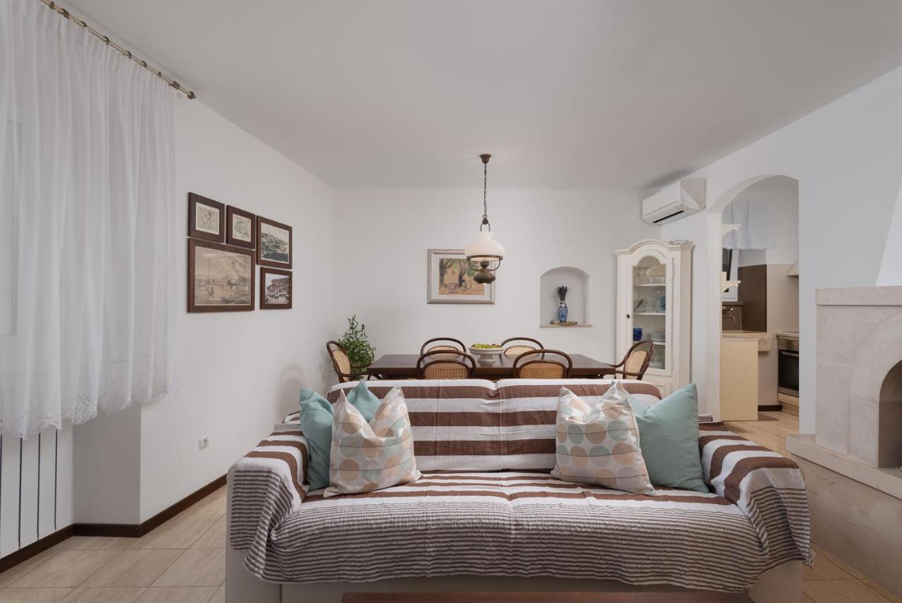 Heritage House Dvor Sutivan Bagian luar foto